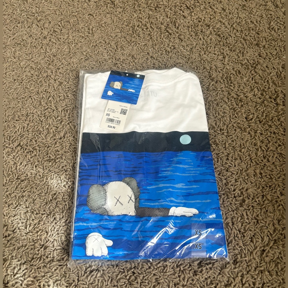 Uniqlo x Kaws tee